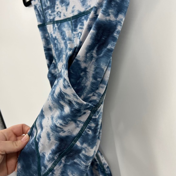 LuLeLemon TieDye Blue White Pattern Leggings MidRise Ruched Calf Women's Size 4 - Picture 6 of 12